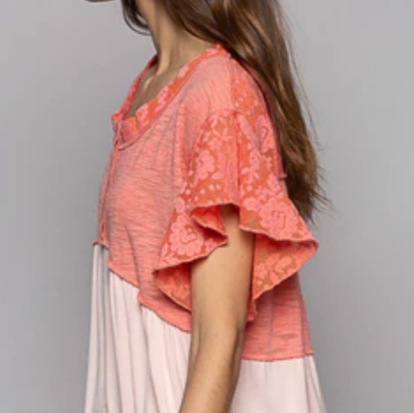 NWOT POL Coral Mixed Media Floral Mesh Ruffle Sleeve Tiered Hem Flowy Blouse Top - Picture 3 of 4